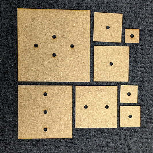 Kvadratiske magnetklare/ magnetiserte MDF-basar til miniatyrar