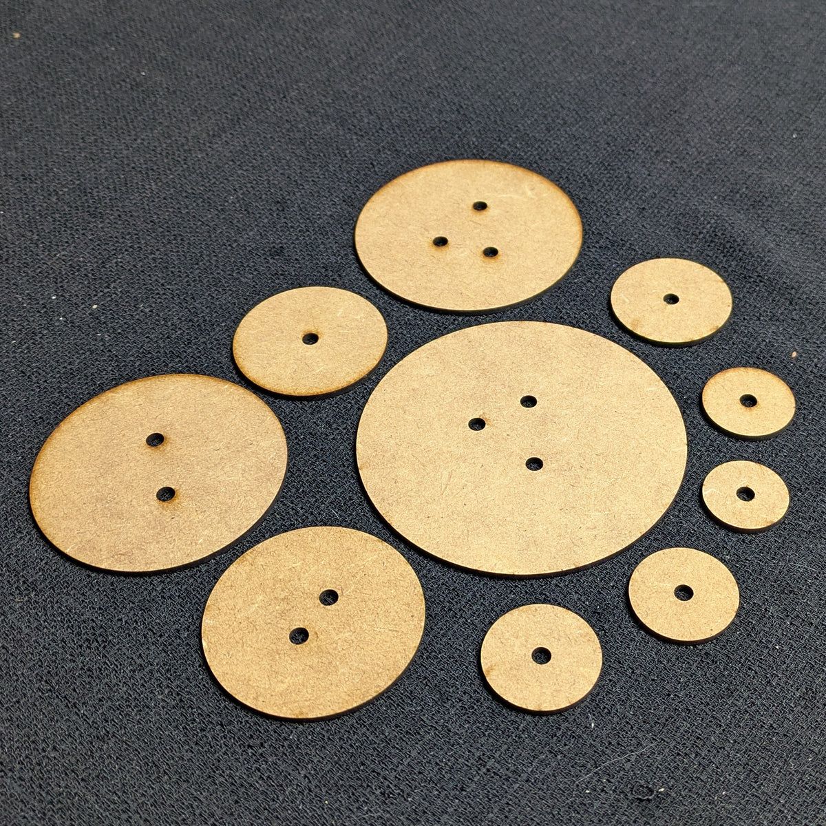 Runde magnetklare/magnetiserte MDF-basar til miniatyrar