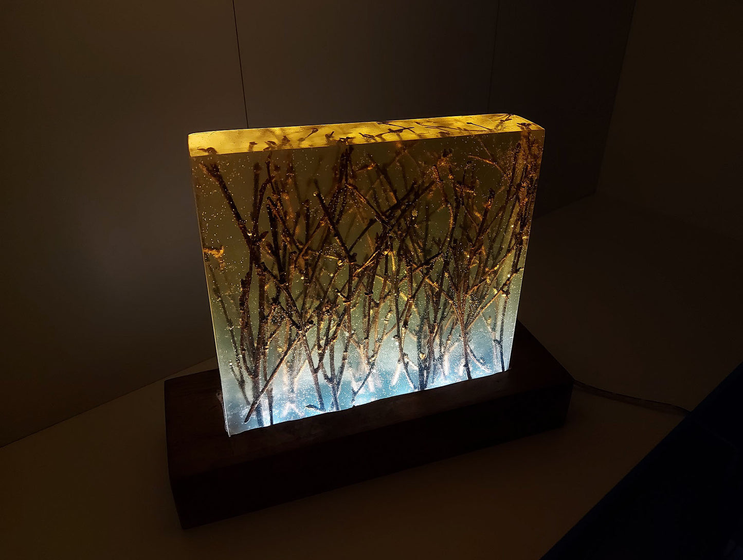 Lamp in birch and epoxy