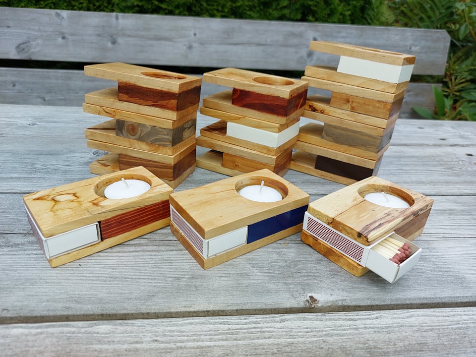 Tealight holder