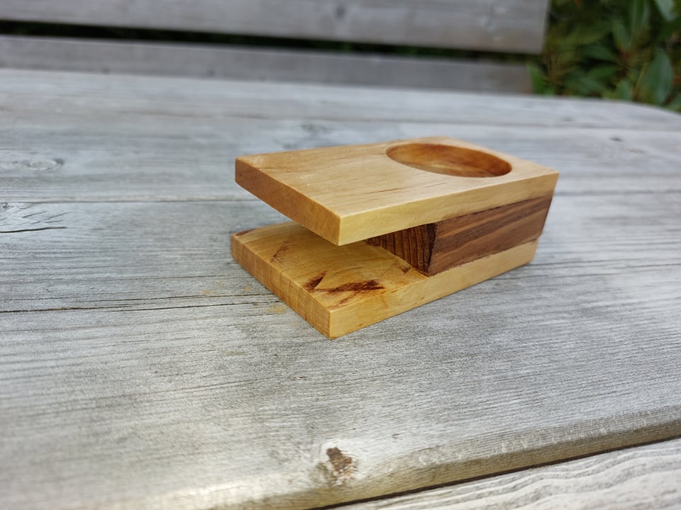 Tealight holder