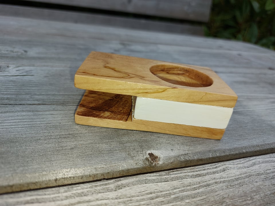 Tealight holder