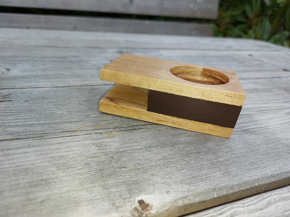 Tealight holder